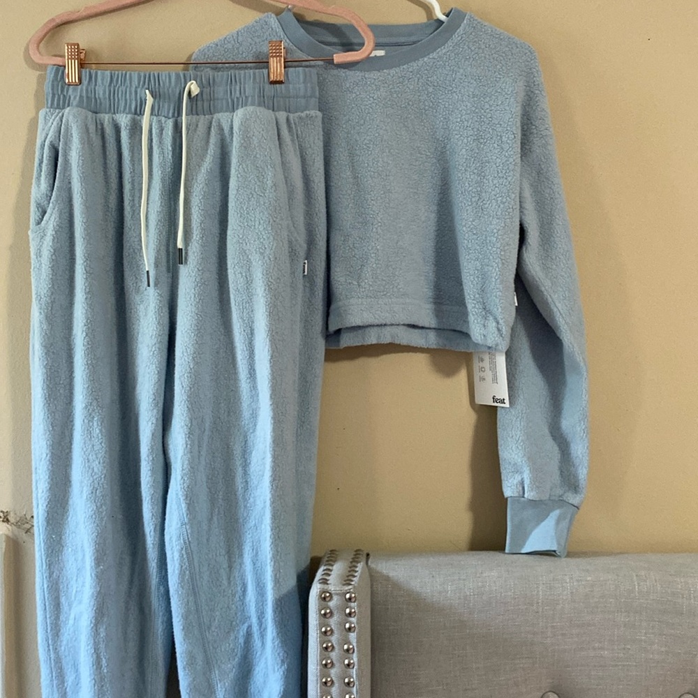 Feat blanket blend in Burr Blue